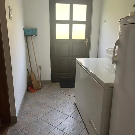 Dedina Kuca Pod Mucnjem * イヴァニツァ