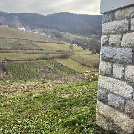 Dedina Kuca Pod Mucnjem イヴァニツァ