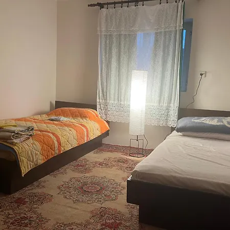 Dedina Kuca Pod Mucnjem *